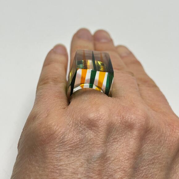 Vintage 60s Mod Lucite Dome Ring Green Yellow Retro Futuristic Size 6 - Picture 6 of 8